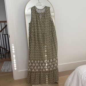 Chic Olive Patterned Maxi Dress